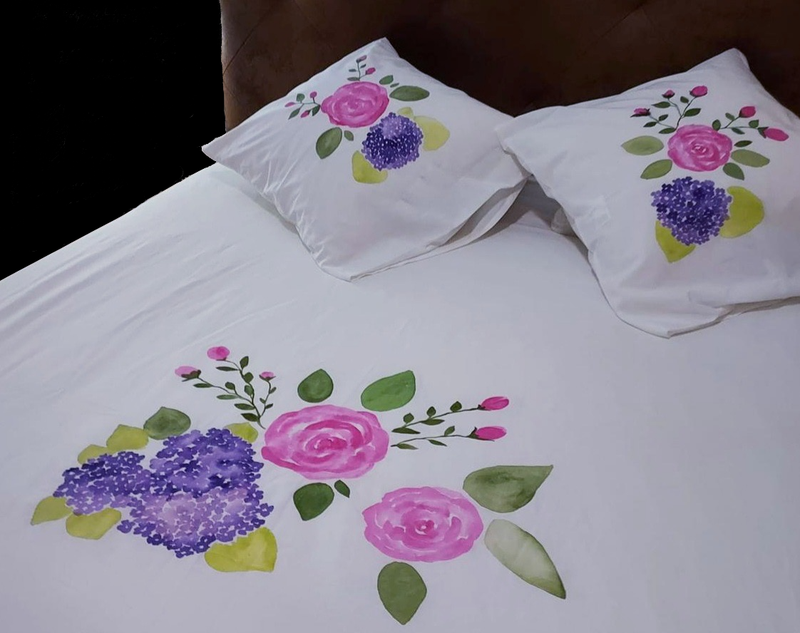 Sábanas y fundas de almohada pintadas a mano